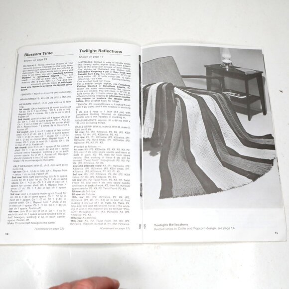 Vintage Patons Beehive Afghan Knit & Crochet Booklet Retro Blanket Knitting - Picture 5 of 7